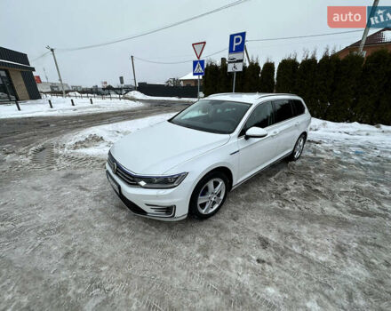 Белый Фольксваген Пассат, объемом двигателя 1.4 л и пробегом 189 тыс. км за 18999 $, фото 1 на Automoto.ua