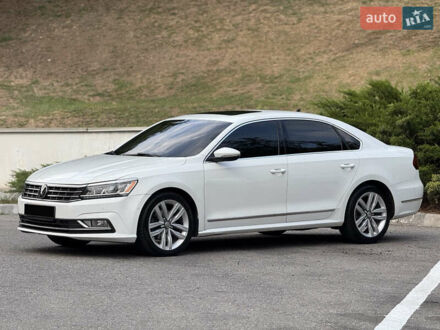 Белый Фольксваген Пассат, объемом двигателя 3.6 л и пробегом 136 тыс. км за 17500 $, фото 1 на Automoto.ua