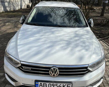 Белый Фольксваген Пассат, объемом двигателя 1.97 л и пробегом 250 тыс. км за 19300 $, фото 1 на Automoto.ua