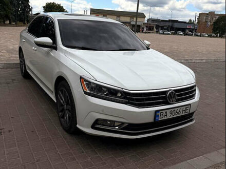 Белый Фольксваген Пассат, объемом двигателя 1.8 л и пробегом 120 тыс. км за 16000 $, фото 1 на Automoto.ua