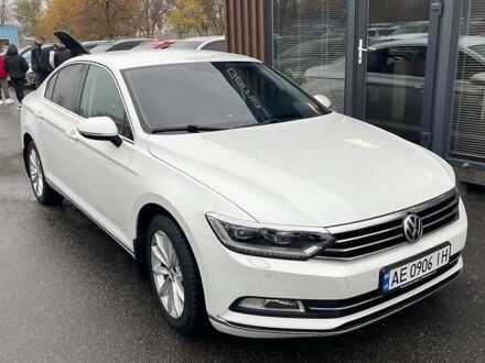 Белый Фольксваген Пассат, объемом двигателя 1.97 л и пробегом 256 тыс. км за 17999 $, фото 1 на Automoto.ua