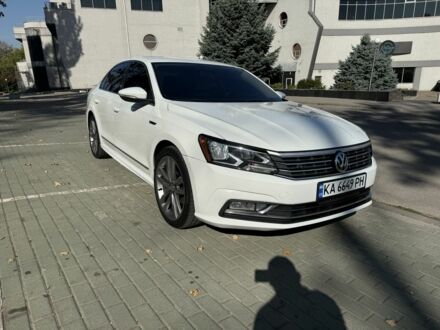 Белый Фольксваген Пассат, объемом двигателя 1.8 л и пробегом 160 тыс. км за 13999 $, фото 1 на Automoto.ua