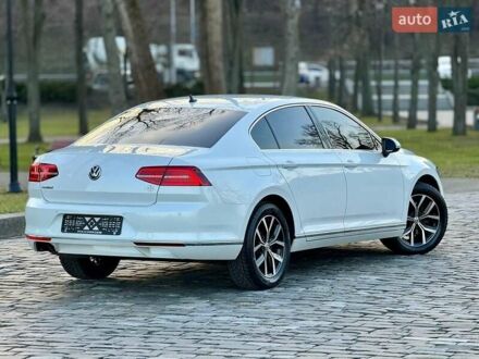 Белый Фольксваген Пассат, объемом двигателя 1.8 л и пробегом 170 тыс. км за 17500 $, фото 1 на Automoto.ua