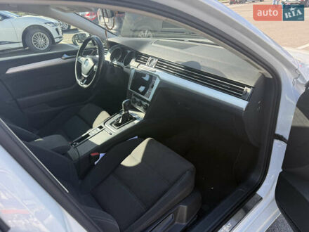 Белый Фольксваген Пассат, объемом двигателя 1.97 л и пробегом 335 тыс. км за 19500 $, фото 1 на Automoto.ua