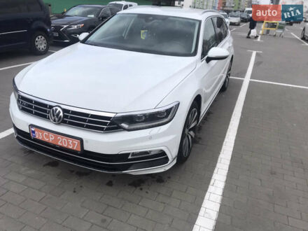 Фольксваген Пассат 2018 у Броварах на Automoto.ua Білий Фольксваген Пассат, об'ємом двигуна 1.97 л та пробігом 290 тис. км за 16300 $, фото 1 на Automoto.ua