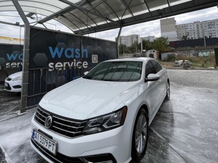 Фольксваген Пассат 2018 у Києві на Automoto.ua Білий Фольксваген Пассат, об'ємом двигуна 2 л та пробігом 137 тис. км за 15900 $, фото 1 на Automoto.ua