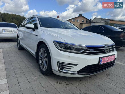 Фольксваген Пассат 2018 у Бродах на Automoto.ua Білий Фольксваген Пассат, об'ємом двигуна 1.4 л та пробігом 230 тис. км за 19400 $, фото 1 на Automoto.ua
