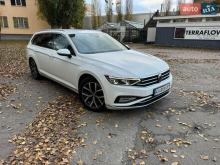 Фольксваген Пассат 2020 в Киеве на Automoto.ua Белый Фольксваген Пассат, объемом двигателя 1.97 л и пробегом 205 тыс. км за 18500 $, фото 1 на Automoto.ua