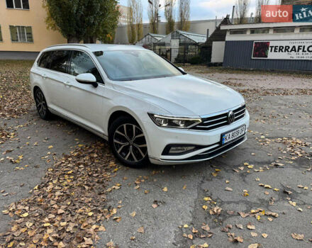 Фольксваген Пассат 2020 в Киеве на Automoto.ua Белый Фольксваген Пассат, объемом двигателя 1.97 л и пробегом 205 тыс. км за 18500 $, фото 1 на Automoto.ua