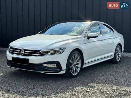 Белый Фольксваген Пассат, объемом двигателя 2 л и пробегом 180 тыс. км за 28900 $, фото 1 на Automoto.ua