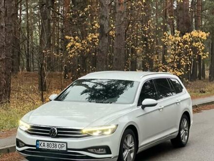 Белый Фольксваген Пассат, объемом двигателя 2 л и пробегом 205 тыс. км за 21955 $, фото 1 на Automoto.ua