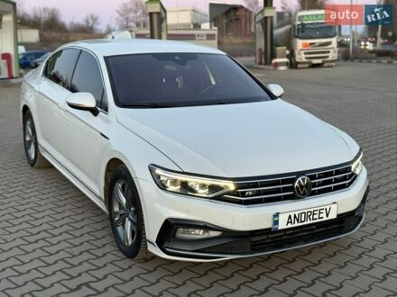 Білий Фольксваген Пассат, об'ємом двигуна 1.5 л та пробігом 150 тис. км за 17450 $, фото 1 на Automoto.ua