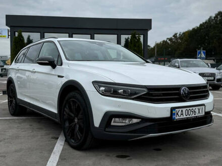 Білий Фольксваген Пассат, об'ємом двигуна 2 л та пробігом 107 тис. км за 32450 $, фото 1 на Automoto.ua