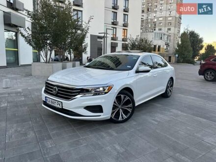 Фольксваген Пассат 2021 в Киеве на Automoto.ua Белый Фольксваген Пассат, объемом двигателя 2 л и пробегом 64 тыс. км за 18700 $, фото 1 на Automoto.ua