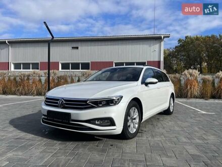 Фольксваген Пассат 2022 в Луцке на Automoto.ua Белый Фольксваген Пассат, объемом двигателя 1.97 л и пробегом 168 тыс. км за 27349 $, фото 1 на Automoto.ua