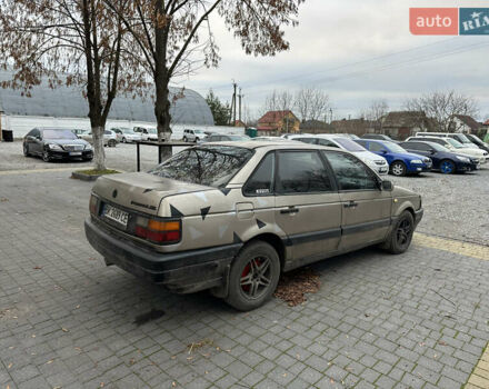 Бежевый Фольксваген Пассат, объемом двигателя 1.8 л и пробегом 300 тыс. км за 1350 $, фото 2 на Automoto.ua