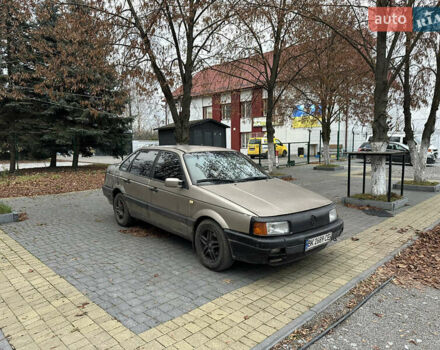 Бежевый Фольксваген Пассат, объемом двигателя 1.8 л и пробегом 300 тыс. км за 1350 $, фото 1 на Automoto.ua