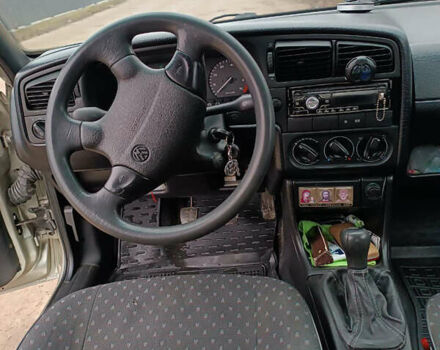 Бежевый Фольксваген Пассат, объемом двигателя 1.8 л и пробегом 298 тыс. км за 2500 $, фото 2 на Automoto.ua