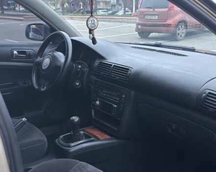 Бежевый Фольксваген Пассат, объемом двигателя 1.8 л и пробегом 300 тыс. км за 3550 $, фото 7 на Automoto.ua