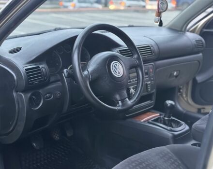 Бежевый Фольксваген Пассат, объемом двигателя 1.8 л и пробегом 300 тыс. км за 3550 $, фото 6 на Automoto.ua