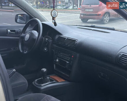Бежевий Фольксваген Пассат, об'ємом двигуна 1.8 л та пробігом 300 тис. км за 3550 $, фото 6 на Automoto.ua