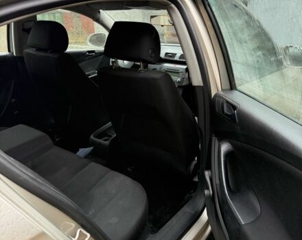 Бежевый Фольксваген Пассат, объемом двигателя 2 л и пробегом 300 тыс. км за 2199 $, фото 7 на Automoto.ua