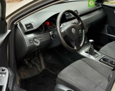 Бежевый Фольксваген Пассат, объемом двигателя 2 л и пробегом 300 тыс. км за 2199 $, фото 6 на Automoto.ua