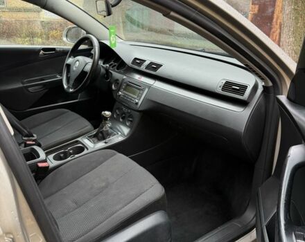 Бежевый Фольксваген Пассат, объемом двигателя 2 л и пробегом 300 тыс. км за 2199 $, фото 8 на Automoto.ua