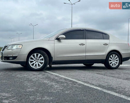 Бежевый Фольксваген Пассат, объемом двигателя 2 л и пробегом 290 тыс. км за 6900 $, фото 4 на Automoto.ua