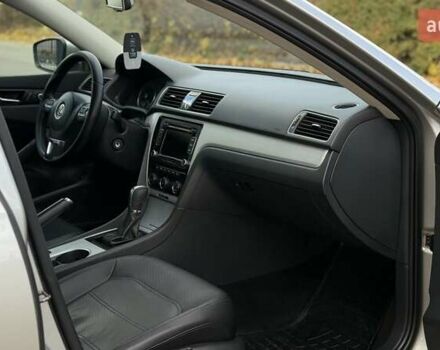 Фольксваген Пассат 2012 в Белой Церкве на Automoto.ua Бежевый Фольксваген Пассат, объемом двигателя 2.5 л и пробегом 210 тыс. км за 9850 $, фото 25 на Automoto.ua
