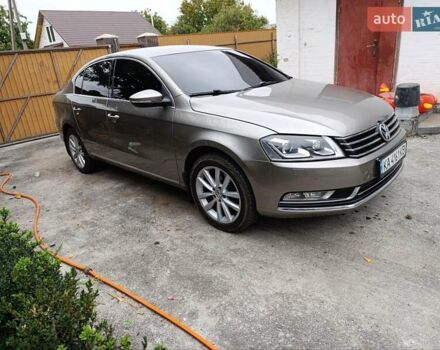 Бежевый Фольксваген Пассат, объемом двигателя 1.8 л и пробегом 150 тыс. км за 10000 $, фото 6 на Automoto.ua