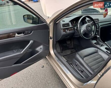 Бежевый Фольксваген Пассат, объемом двигателя 2 л и пробегом 220 тыс. км за 13400 $, фото 1 на Automoto.ua