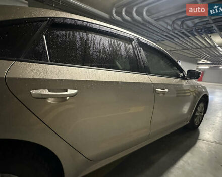 Бежевый Фольксваген Пассат, объемом двигателя 1.8 л и пробегом 256 тыс. км за 7600 $, фото 4 на Automoto.ua