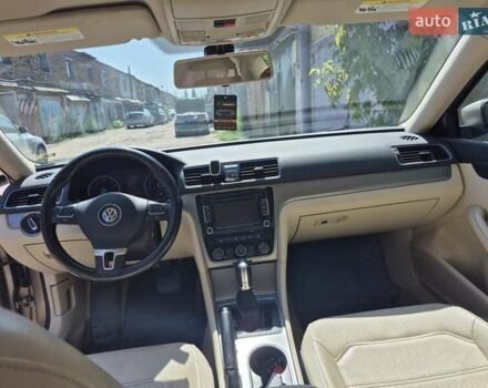 Бежевый Фольксваген Пассат, объемом двигателя 1.8 л и пробегом 220 тыс. км за 10500 $, фото 5 на Automoto.ua