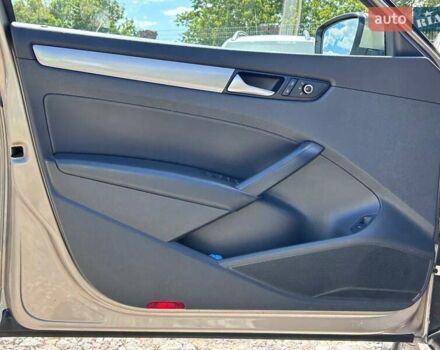 Бежевый Фольксваген Пассат, объемом двигателя 1.8 л и пробегом 172 тыс. км за 10200 $, фото 13 на Automoto.ua