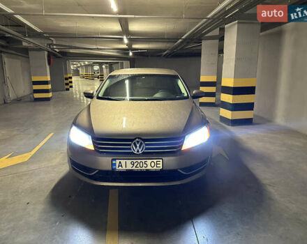 Бежевый Фольксваген Пассат, объемом двигателя 1.8 л и пробегом 256 тыс. км за 7600 $, фото 2 на Automoto.ua
