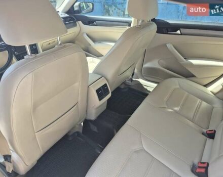 Бежевый Фольксваген Пассат, объемом двигателя 1.8 л и пробегом 220 тыс. км за 10500 $, фото 6 на Automoto.ua