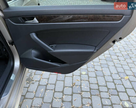 Бежевий Фольксваген Пассат, об'ємом двигуна 1.97 л та пробігом 220 тис. км за 11700 $, фото 9 на Automoto.ua