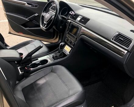 Бежевый Фольксваген Пассат, объемом двигателя 1.8 л и пробегом 200 тыс. км за 12000 $, фото 11 на Automoto.ua