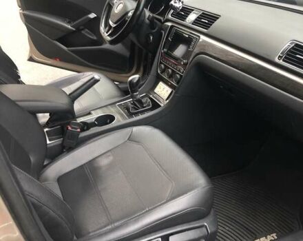 Бежевый Фольксваген Пассат, объемом двигателя 1.8 л и пробегом 198 тыс. км за 12000 $, фото 13 на Automoto.ua