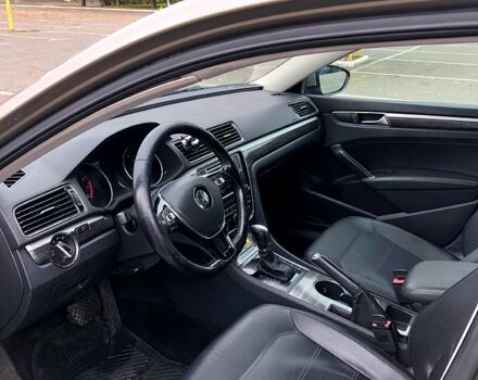 Бежевый Фольксваген Пассат, объемом двигателя 1.8 л и пробегом 200 тыс. км за 12000 $, фото 10 на Automoto.ua