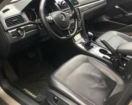 Бежевый Фольксваген Пассат, объемом двигателя 1.8 л и пробегом 198 тыс. км за 12000 $, фото 12 на Automoto.ua