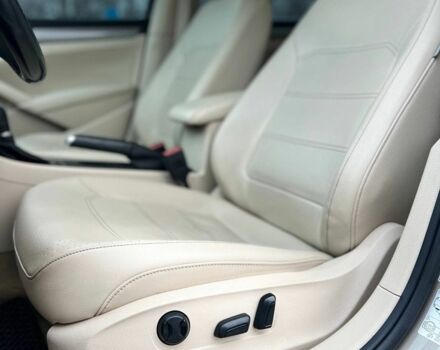 Бежевый Фольксваген Пассат, объемом двигателя 0 л и пробегом 243 тыс. км за 9900 $, фото 6 на Automoto.ua