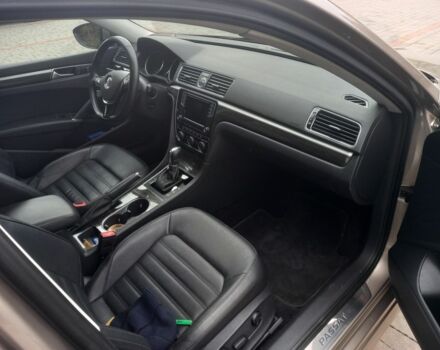 Бежевый Фольксваген Пассат, объемом двигателя 0 л и пробегом 154 тыс. км за 14200 $, фото 4 на Automoto.ua