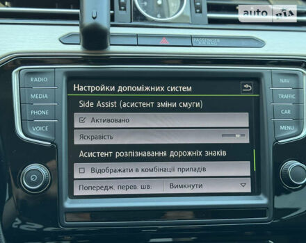 Бежевий Фольксваген Пассат, об'ємом двигуна 2 л та пробігом 131 тис. км за 24800 $, фото 57 на Automoto.ua