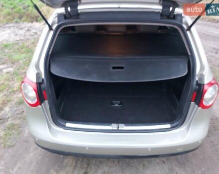 Бежевый Фольксваген Пассат, объемом двигателя 1.97 л и пробегом 300 тыс. км за 5500 $, фото 9 на Automoto.ua