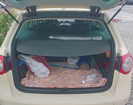 Бежевий Фольксваген Пассат, об'ємом двигуна 2 л та пробігом 304 тис. км за 6500 $, фото 3 на Automoto.ua