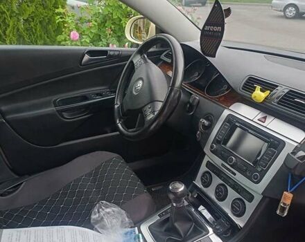 Бежевий Фольксваген Пассат, об'ємом двигуна 2 л та пробігом 304 тис. км за 6500 $, фото 2 на Automoto.ua