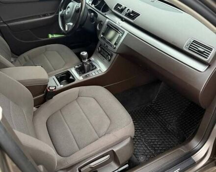 Бежевий Фольксваген Пассат, об'ємом двигуна 2 л та пробігом 230 тис. км за 9400 $, фото 14 на Automoto.ua