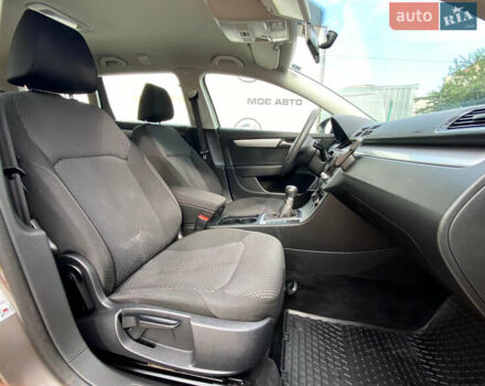 Бежевый Фольксваген Пассат, объемом двигателя 1.97 л и пробегом 246 тыс. км за 9999 $, фото 14 на Automoto.ua